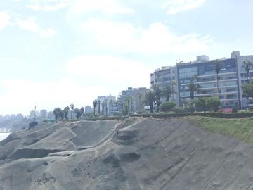 VENTA AMPLIA CASA 226 M2 BARRANCO