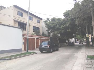 VENTA AMPLIA CASA 226 M2 BARRANCO