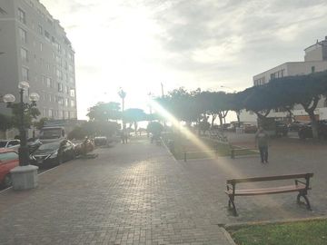 VENTA AMPLIA CASA 226 M2 BARRANCO