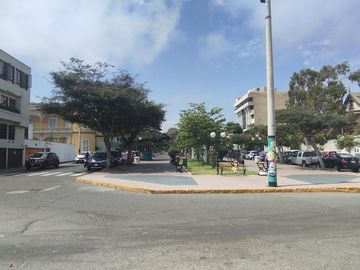 VENTA AMPLIA CASA 226 M2 BARRANCO