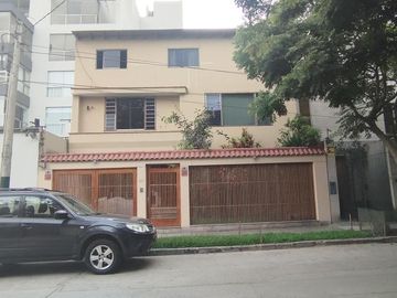 VENTA AMPLIA CASA 226 M2 BARRANCO