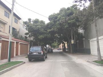 VENTA AMPLIA CASA 226 M2 BARRANCO
