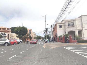 VENTA AMPLIA CASA 226 M2 BARRANCO