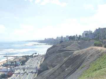VENTA AMPLIA CASA 226 M2 BARRANCO