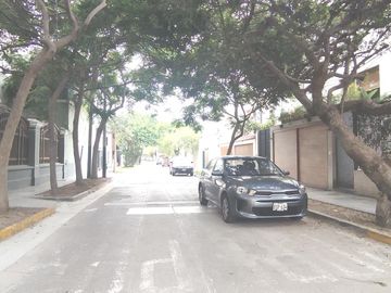 VENTA AMPLIA CASA 226 M2 BARRANCO