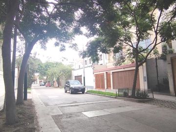 VENTA AMPLIA CASA 226 M2 BARRANCO