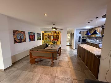 SE VENDE CASA EN PUNTA HERMOSA
