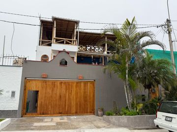 SE VENDE CASA EN PUNTA HERMOSA