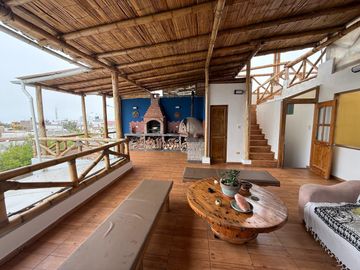 SE VENDE CASA EN PUNTA HERMOSA