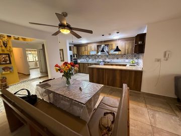SE VENDE CASA EN PUNTA HERMOSA