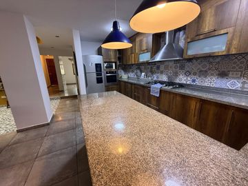 SE VENDE CASA EN PUNTA HERMOSA