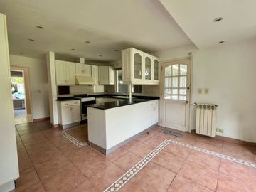 CASA lote 1040m2 Maschwitz Privado 4 dormitorios