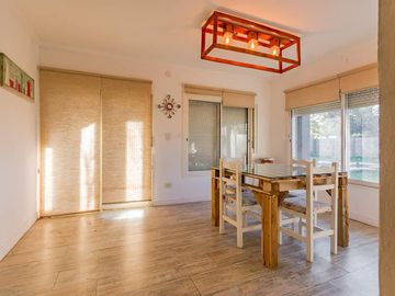 VENTA CASA FUNES ZONA CERCANA CENTRO PILETA 4 DORM