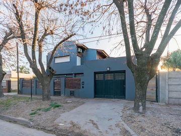 VENTA CASA FUNES ZONA CERCANA CENTRO PILETA 4 DORM