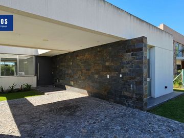 Casa 4 ambientes Venta Los Troncos