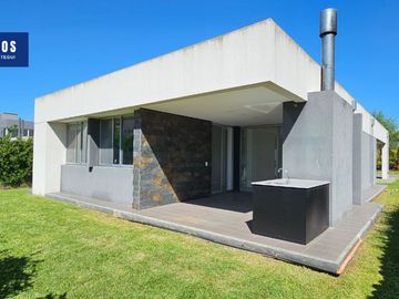 Casa 4 ambientes Venta Los Troncos