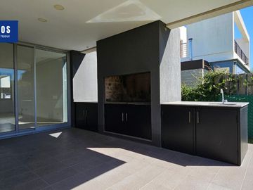 Casa 4 ambientes Venta Los Troncos