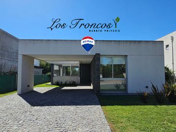 Casa 4 ambientes Venta Los Troncos