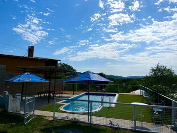 VENDO CASAS EN VILLA STA CRUZ DEL LAGO CON PILETA