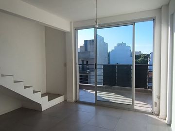 VENTA DUPLEX 2 AMB C/Balcón con parrilla -Paternal