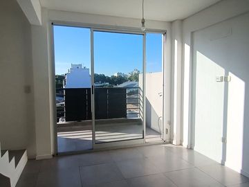 VENTA DUPLEX 2 AMB C/Balcón con parrilla -Paternal