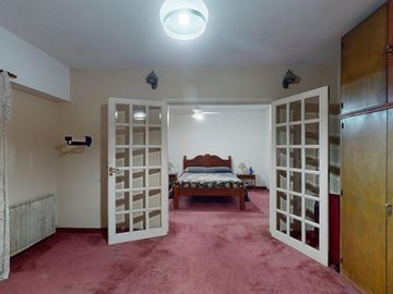 SE VENDE EXCELENTE CASA AVDA. 60 N° 1366 E/22 Y 23