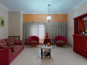 SE VENDE EXCELENTE CASA AVDA. 60 N° 1366 E/22 Y 23