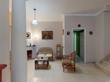 SE VENDE EXCELENTE CASA AVDA. 60 N° 1366 E/22 Y 23