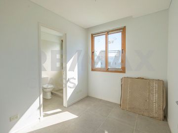 VENTA - CASA A ESTRENAR FRENTE A LA CANCHA DE POLO