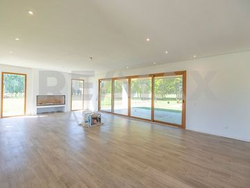 VENTA - CASA A ESTRENAR FRENTE A LA CANCHA DE POLO