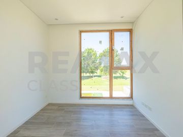 VENTA - CASA A ESTRENAR FRENTE A LA CANCHA DE POLO