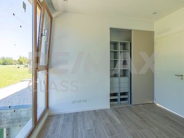 VENTA - CASA A ESTRENAR FRENTE A LA CANCHA DE POLO