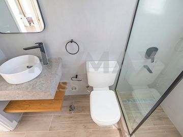 VENTA - CASA A ESTRENAR FRENTE A LA CANCHA DE POLO
