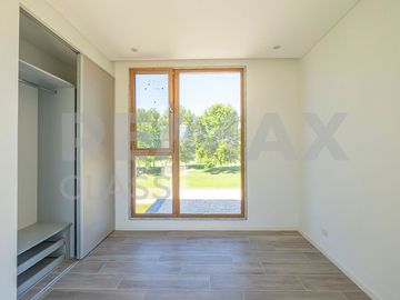 VENTA - CASA A ESTRENAR FRENTE A LA CANCHA DE POLO