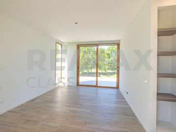 VENTA - CASA A ESTRENAR FRENTE A LA CANCHA DE POLO