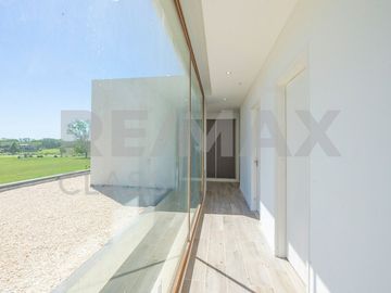 VENTA - CASA A ESTRENAR FRENTE A LA CANCHA DE POLO