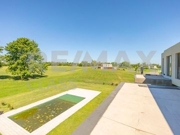 VENTA - CASA A ESTRENAR FRENTE A LA CANCHA DE POLO
