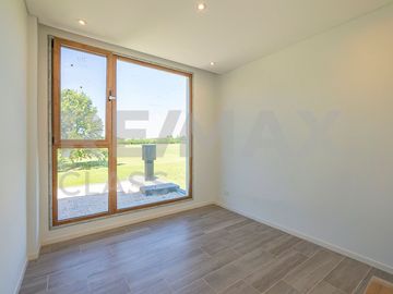 VENTA - CASA A ESTRENAR FRENTE A LA CANCHA DE POLO