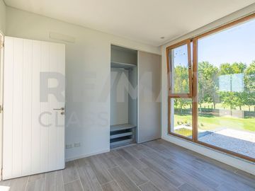 VENTA - CASA A ESTRENAR FRENTE A LA CANCHA DE POLO