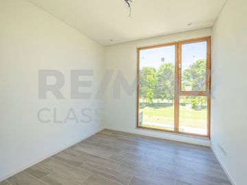 VENTA - CASA A ESTRENAR FRENTE A LA CANCHA DE POLO