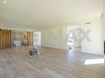 VENTA - CASA A ESTRENAR FRENTE A LA CANCHA DE POLO