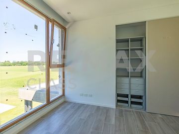 VENTA - CASA A ESTRENAR FRENTE A LA CANCHA DE POLO
