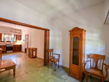 CASA EN VENTA LA PLATA  2 DORMITORIOS PATIO VERDE