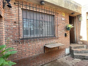 VENTA CASA 4 AMB. EL TALAR CON PILETA Y COCHERA