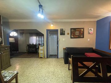 VENTA CASA 4 AMB. EL TALAR CON PILETA Y COCHERA