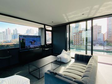 MONOAMBIENTE DE CATEGORÍA COCHERA-FULL AMENITIES