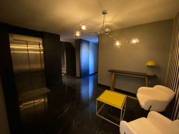MONOAMBIENTE DE CATEGORÍA COCHERA-FULL AMENITIES