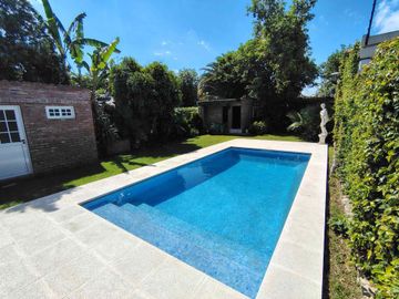 IMPORTANTE CHALET EN HURLINGHAM CON GRAN PILETA