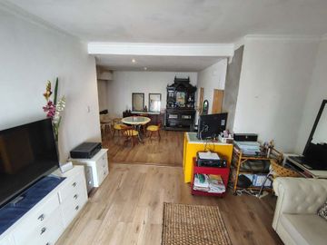 IMPORTANTE CHALET EN HURLINGHAM CON GRAN PILETA