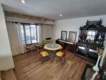 IMPORTANTE CHALET EN HURLINGHAM CON GRAN PILETA